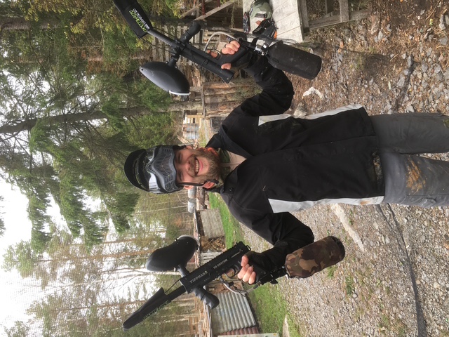 Paintballspiller i dekning
